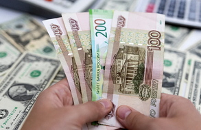 Девальвация: что это и грозит ли она рублю в 2024 году