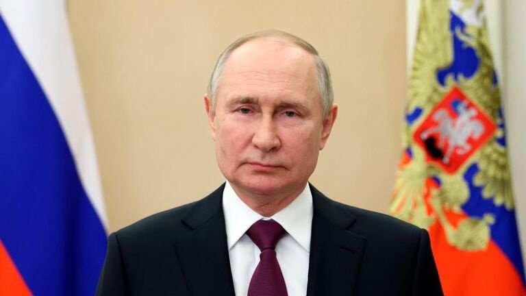 Путин призвал обеспечить в России товарные запасы лекарств