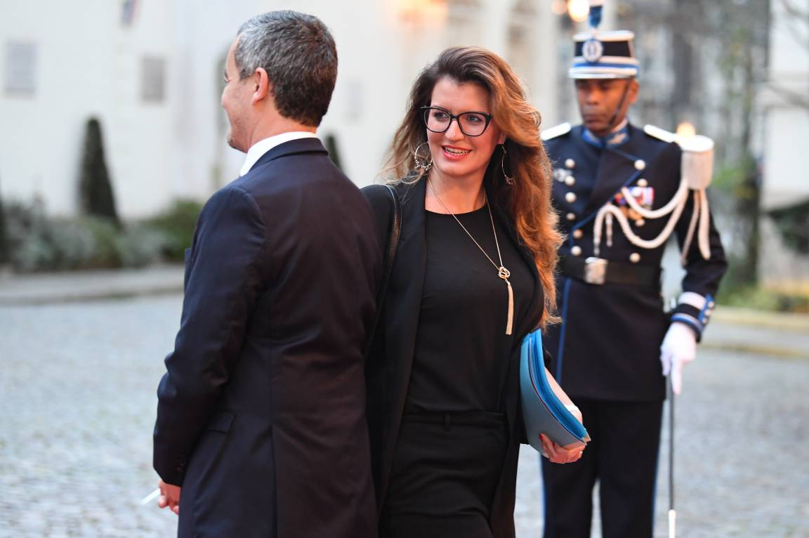 Figaro: премьер Франции отчитала госсекретаря кабмина за интервью Playboy