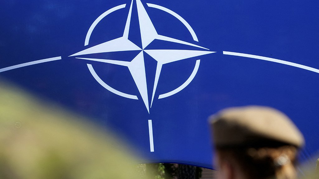 Председатель Европейского комитета по развитию НАТО призвал альянс бомбить Белград