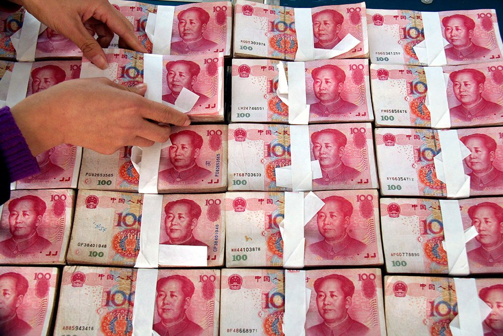 ЦБ собирается укрепить рубль за счет массовой продажи юаней