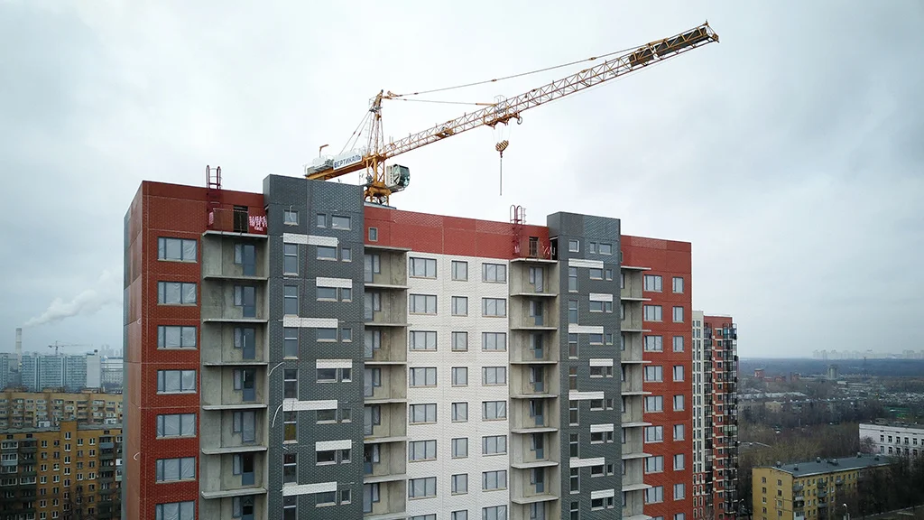 Ввод жилья в России за четыре месяца вырос почти на 2%
